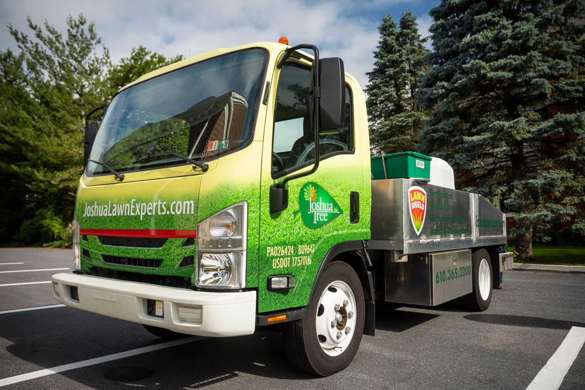 commercial pest control lawn care truck